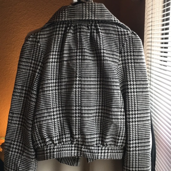 Herringbone cropped blazer.... - Picture 6 of 6